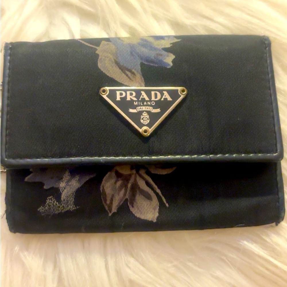 Authentic Prada Keyholder. - Picture 3 of 11